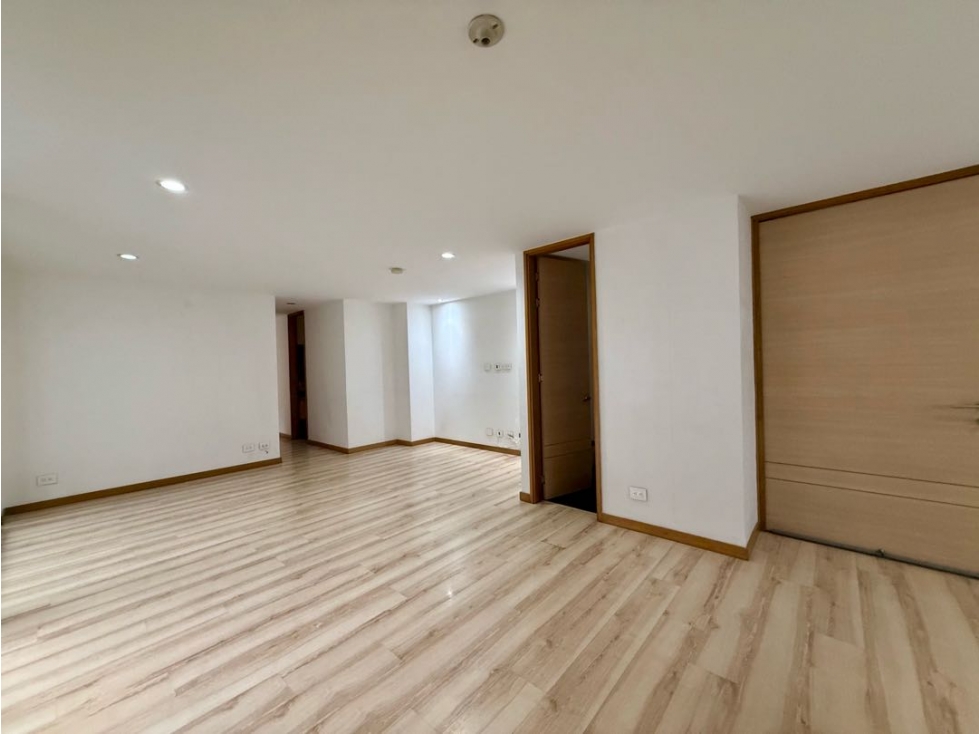 VENTA APARTAMENTO LOMA DE LOS BENEDICTINOS — foto 3