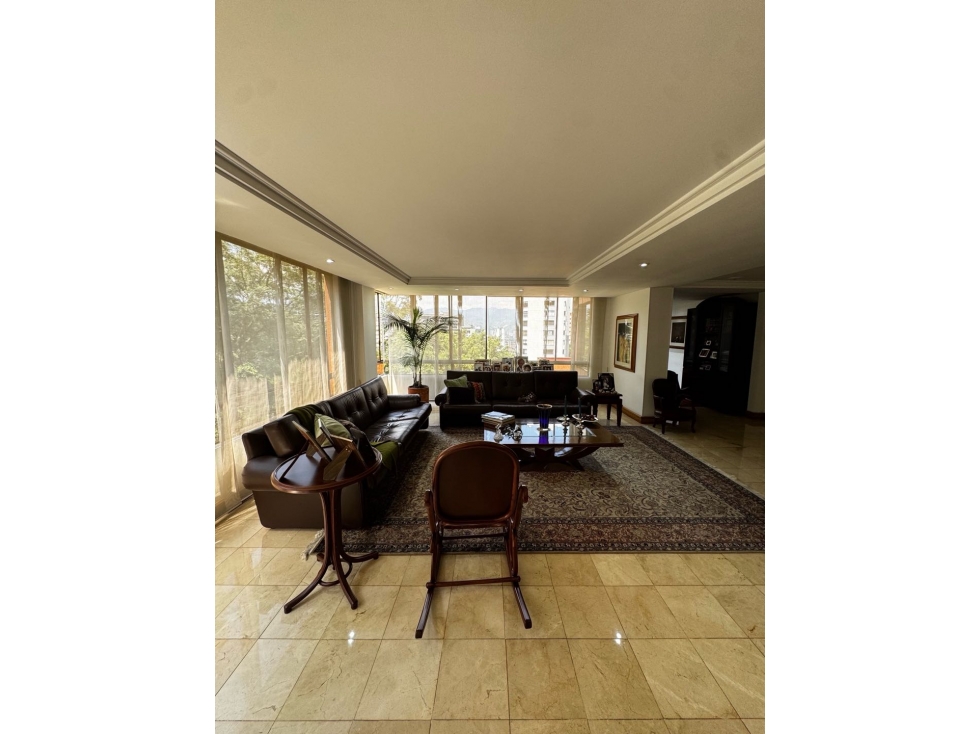 Venta apartamento Loma Los González Medellín.