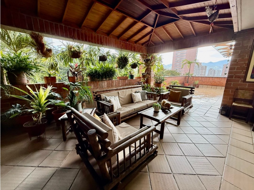 Venta Apartamento Los Balsos con la 34 un clásico con amplias terrazas — foto 2