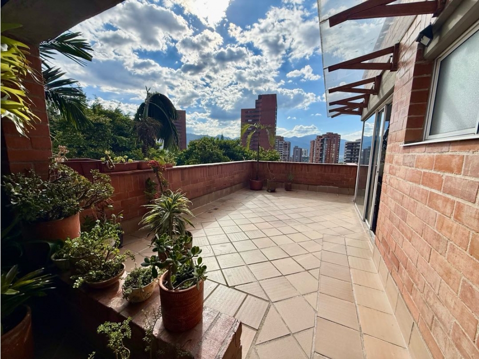Venta Apartamento Los Balsos con la 34 un clásico con amplias terrazas — foto 3