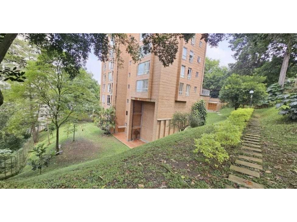 Venta Apartamento Los Balsos El Poblado con amplia terraza cubierta