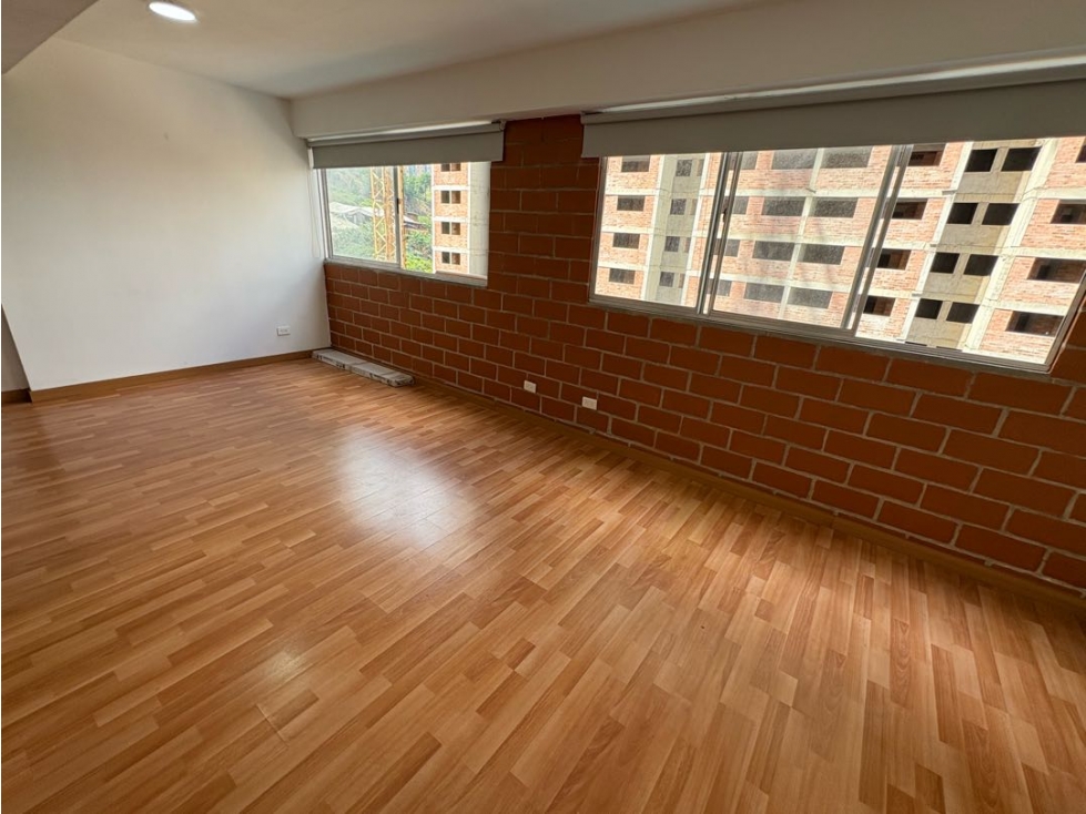 Venta apartaestudio madera nativa + parqueadero de moto — foto 4