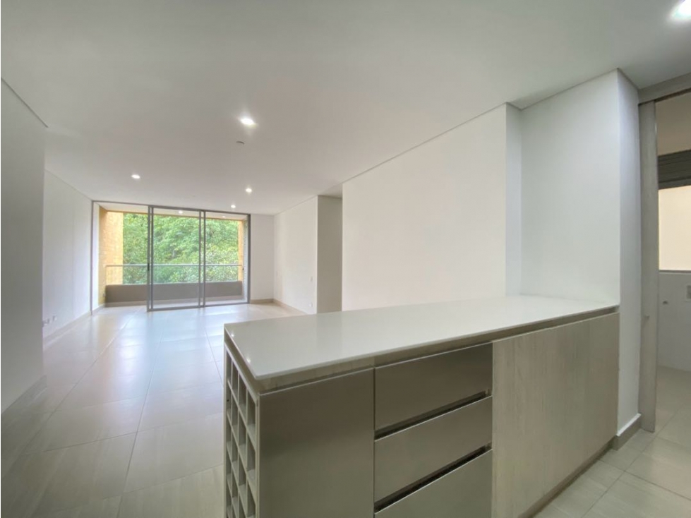 VENTA APARTAMENTO MODERNO POBLADO-CASTROPOL