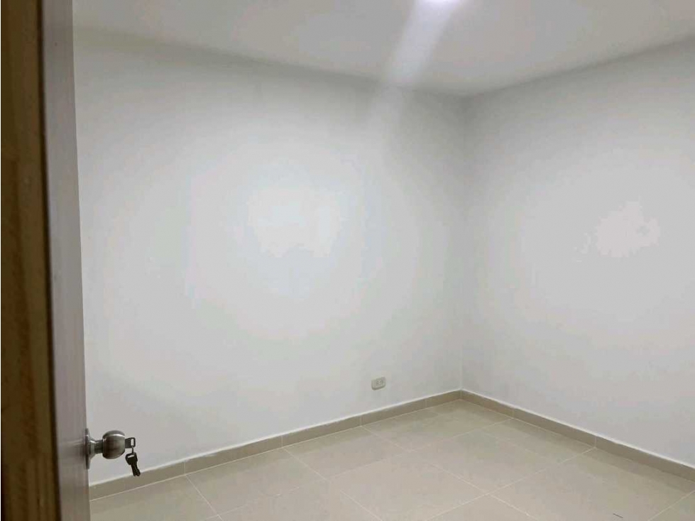 VENTA APARTAMENTO PISO 5 SIN ASCENSOR MALAGA GUABINAS (JHE) - 4