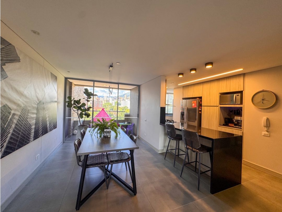 VENTA APARTAMENTO PISO ALTO CON VISTA, LOMA BENEDICTINOS, ENVIGADO — foto 2