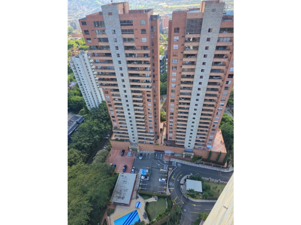 VENTA APARTAMENTO POBLADO CERCA AL TESORO