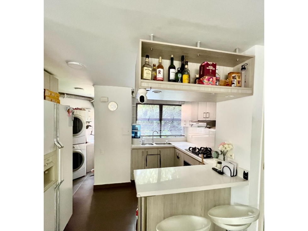 APARTAMENTO PARA LA VENTA EN EL POBLADO LOMA EL TESORO, MEDELLIN — foto 3