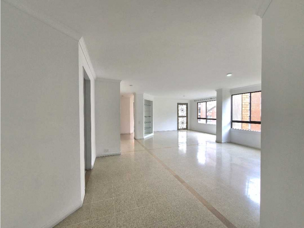 VENTA APARTAMENTO POBLADO LOMA DEL TESORO - PARA REMODELAR