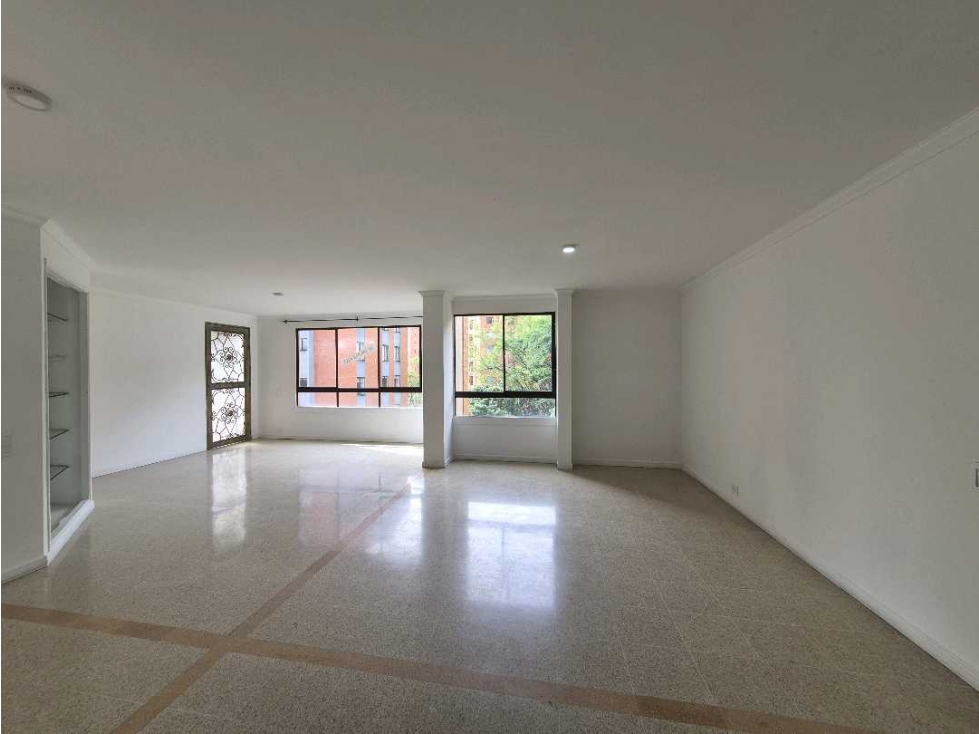 VENTA APARTAMENTO POBLADO LOMA DEL TESORO - PARA REMODELAR — foto 2