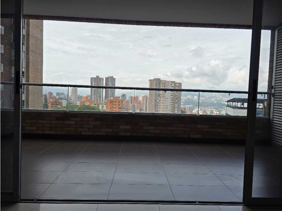 VENTA APARTAMENTO POBLADO PISO BAJO CON HERMOSA VISTA - 2