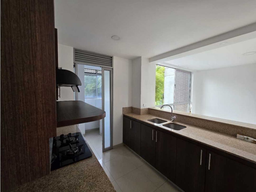 VENTA APARTAMENTO POBLADO PISO BAJO CON HERMOSA VISTA - 4