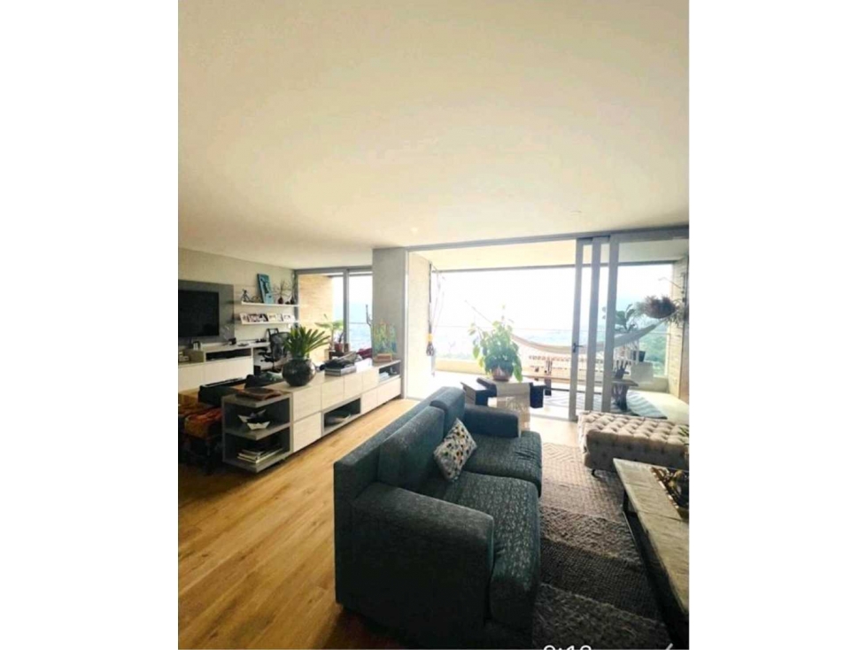 VENTA APARTAMENTO PREMIUM ALTOS DEL POBLADO VISTA ABIERTA A CIUDAD — foto 3