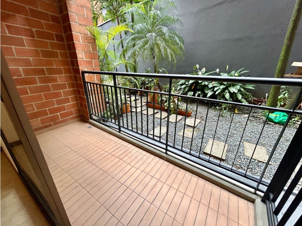 VENTA APARTAMENTO PRIMER PISO EN CASTROPOL EL POBLADO