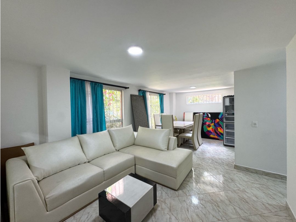 Venta apartamento, primer piso sin ascensor. El Poblado, La Inferior.