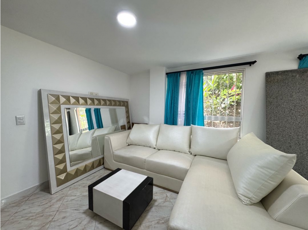 Venta apartamento, primer piso sin ascensor. El Poblado, La Inferior. — foto 3