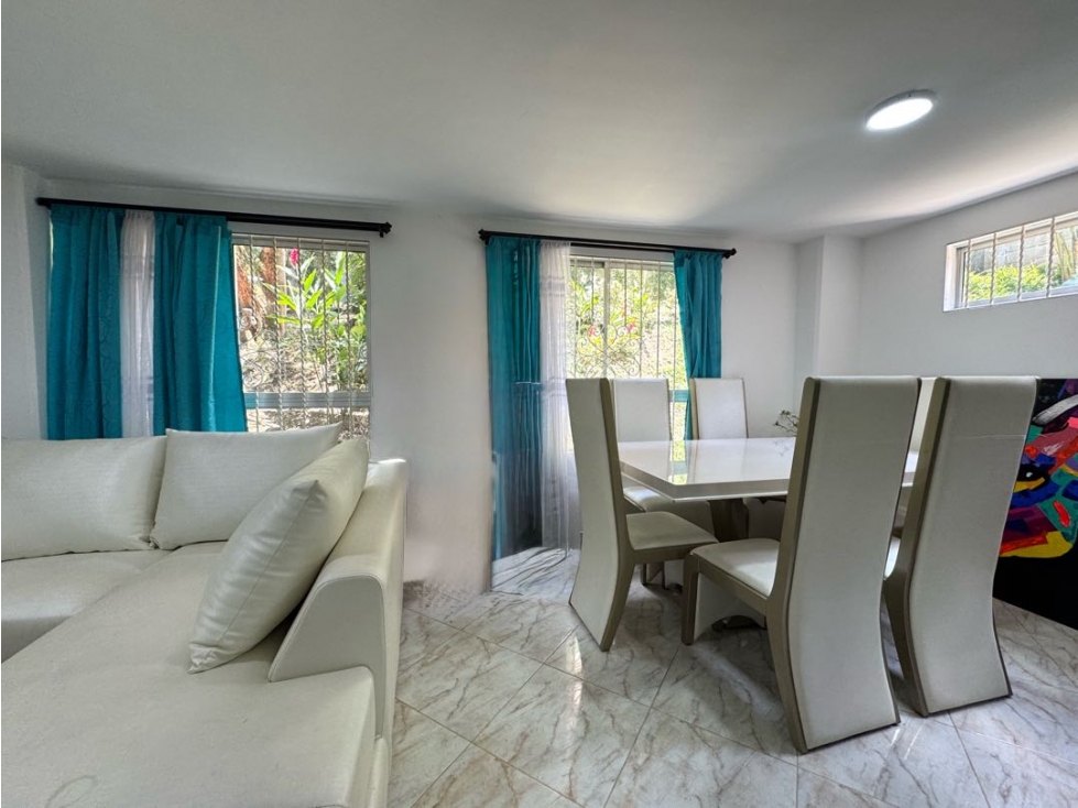Venta apartamento, primer piso sin ascensor. El Poblado, La Inferior. — foto 2