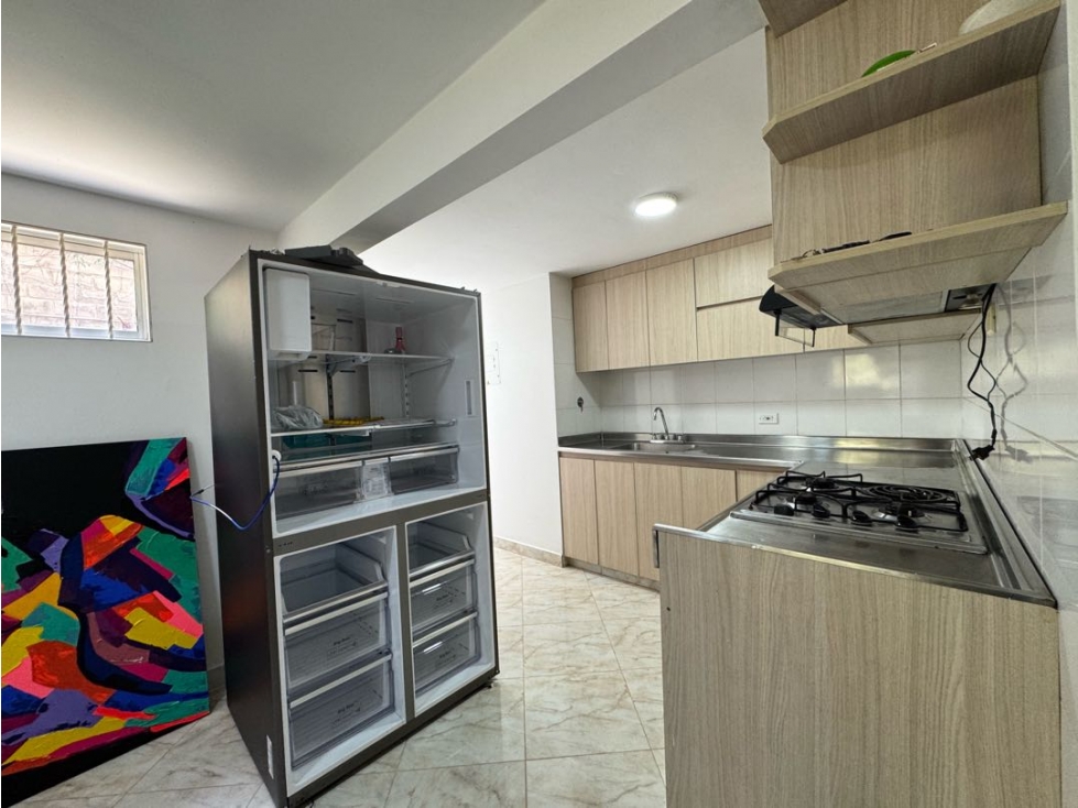 Venta apartamento, primer piso sin ascensor. El Poblado, La Inferior. — foto 4