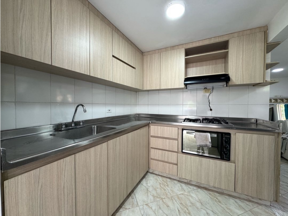 Venta apartamento, primer piso sin ascensor. El Poblado, La Inferior. — foto 5