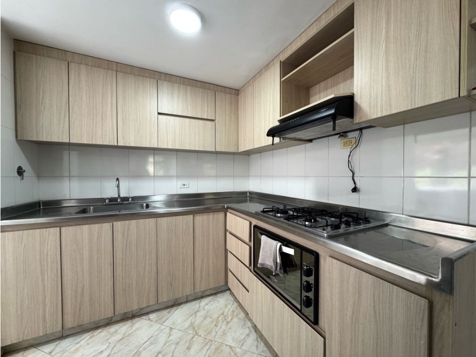 Venta apartamento, primer piso sin ascensor. El Poblado, La Inferior. — foto 6