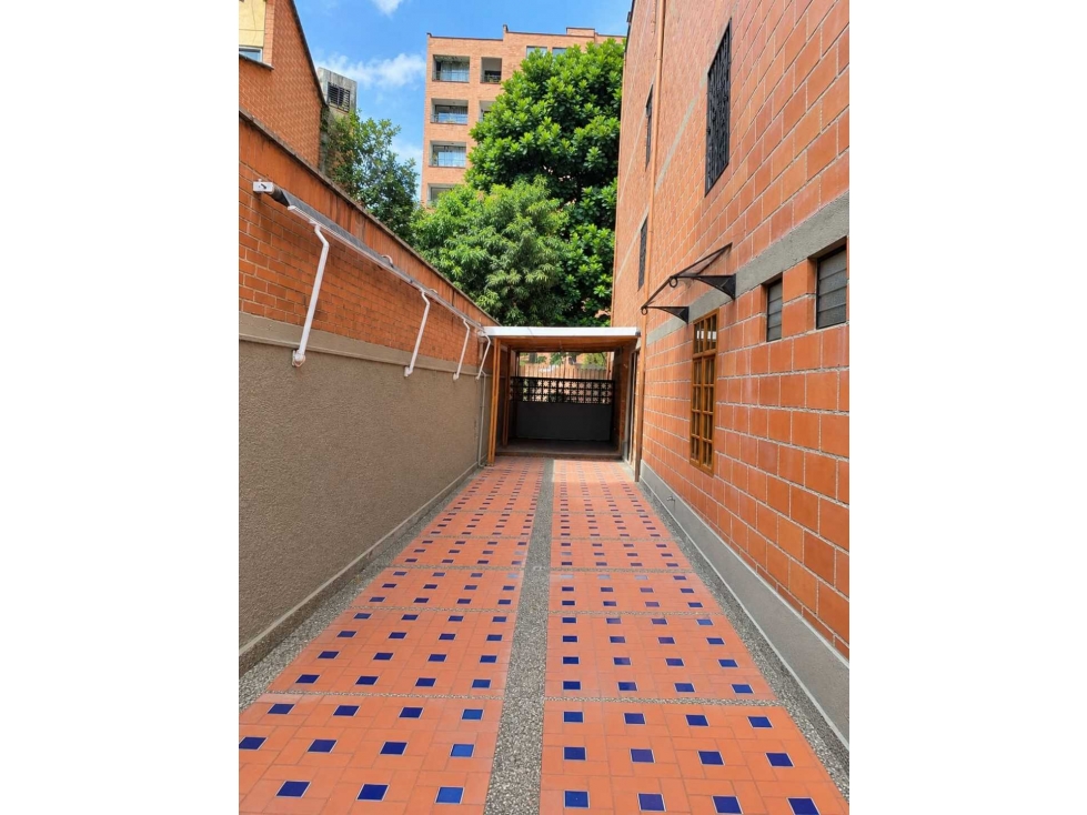 Venta apartamento primer piso Envigado, El Portal - Frente al Viva — foto 2