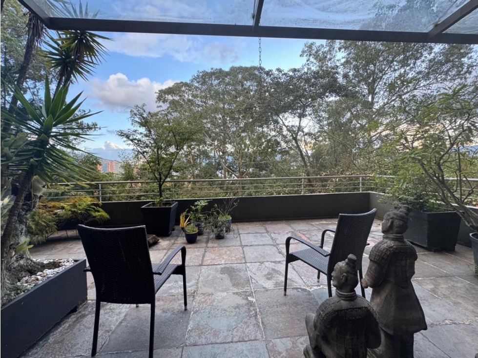 Venta apartamento remodelado dúplex. El Poblado, San Lucas.
