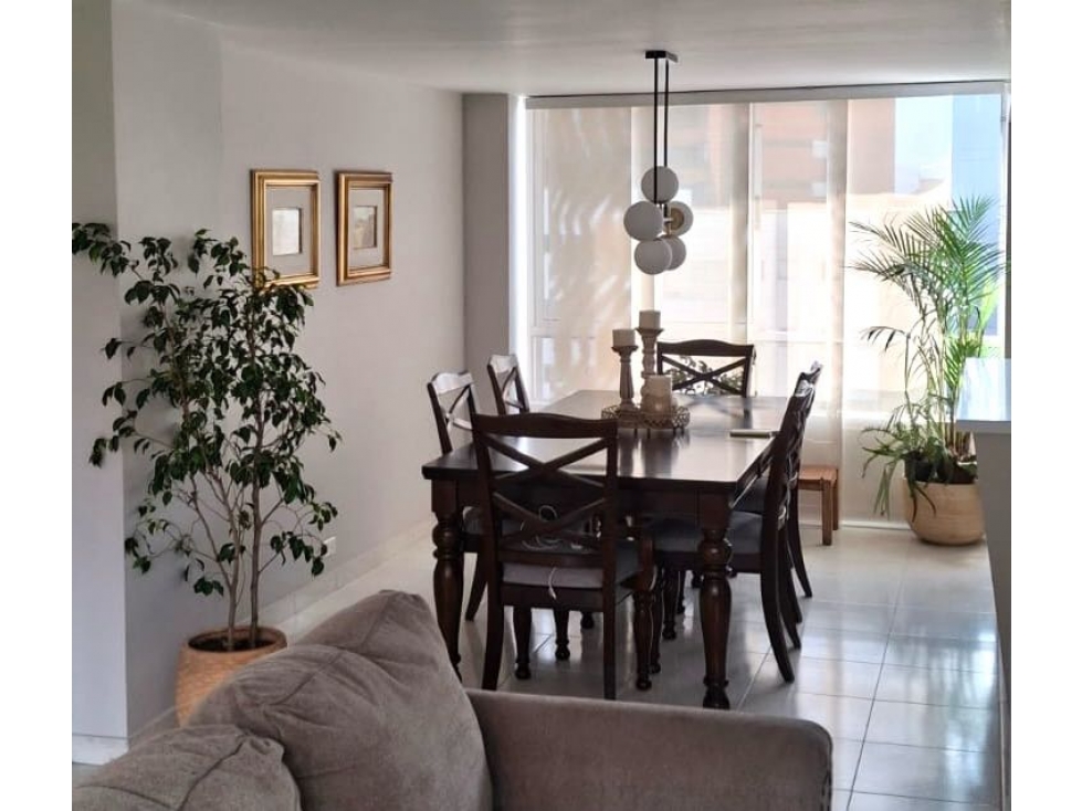 Venta apartamento remodelado. El Poblado, Los Balsos. Ud. Piscina. — foto 3