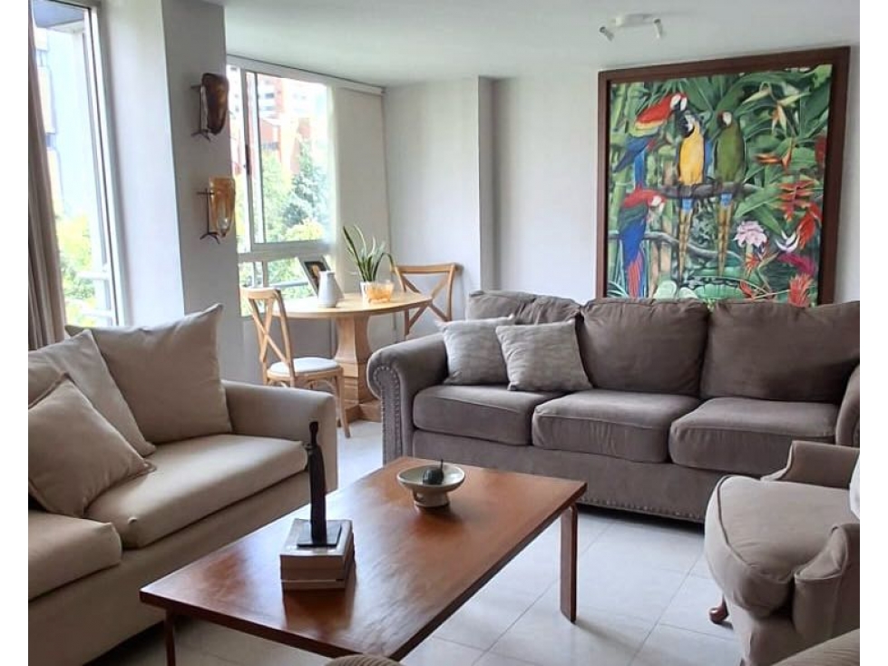 Venta apartamento remodelado. El Poblado, Los Balsos. Ud. Piscina. — foto 4