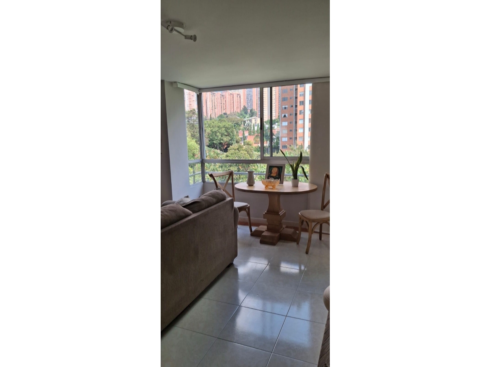 Venta apartamento remodelado. El Poblado, Los Balsos. Ud. Piscina. — foto 6