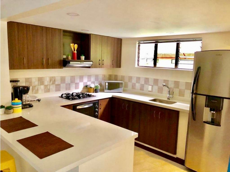 VENTA APARTAMENTO REMODELADO MEDELLIN, POBLADO LOMA LALINDE