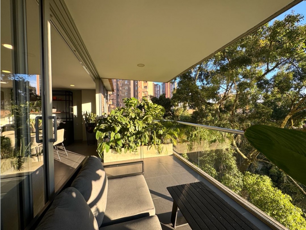 Venta apartamento remodelado, vista panorámica. El Poblado. — foto 2