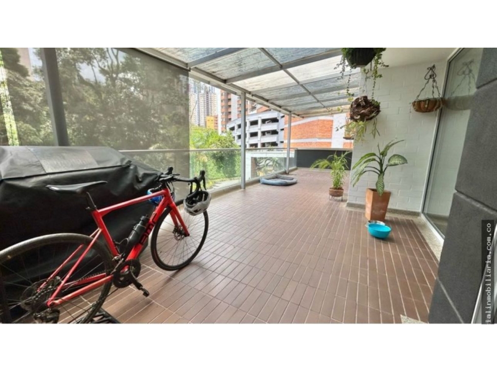 VENTA APARTAMENTO CON TERRAZA SABANETA SECTOR AVES MARÍA PARTE BAJA