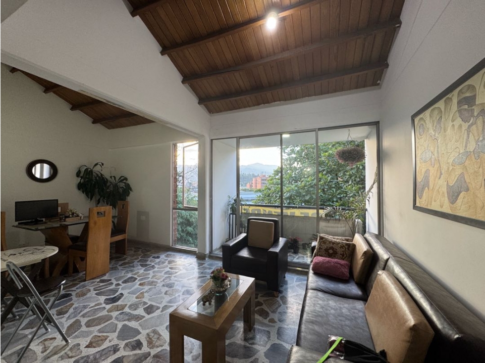 Venta apartamento con balcón. 4to piso sin ascensor. Sector San Diego — foto 2