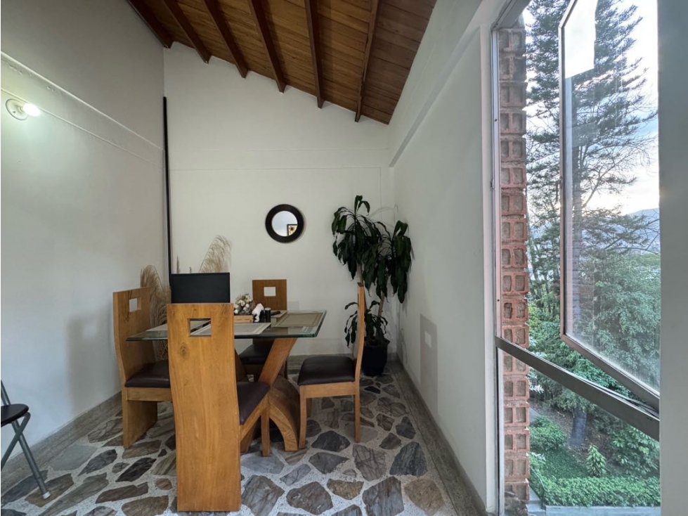 Venta apartamento con balcón. 4to piso sin ascensor. Sector San Diego — foto 3