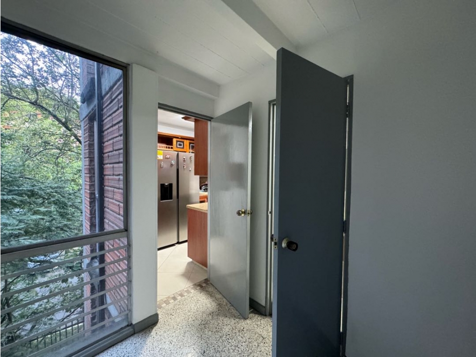 Venta apartamento con balcón. 4to piso sin ascensor. Sector San Diego — foto 6