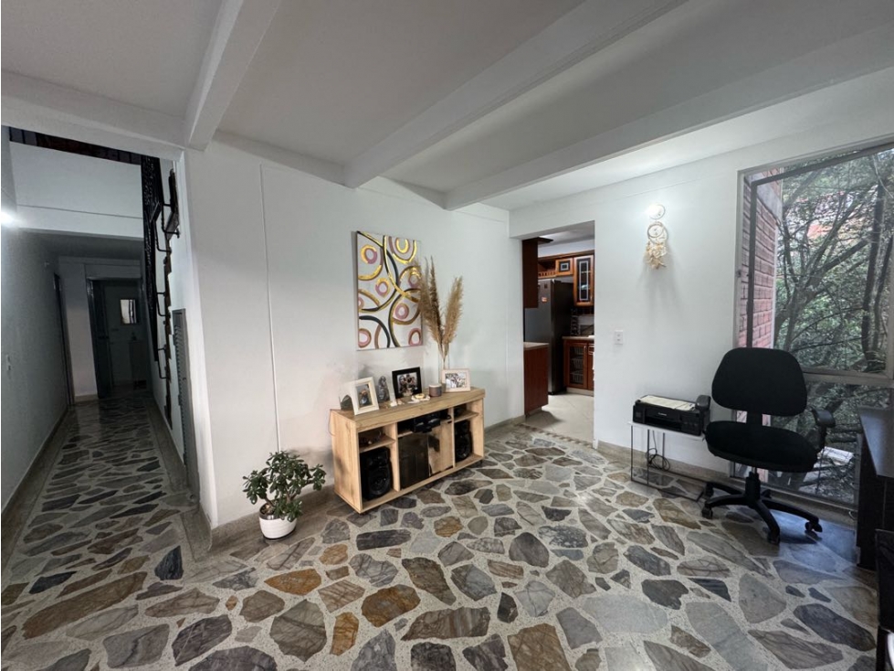 Venta apartamento con balcón. 4to piso sin ascensor. Sector San Diego — foto 4