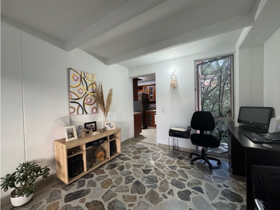 Venta apartamento con balcón. 4to piso sin ascensor. Sector San Diego — foto 5
