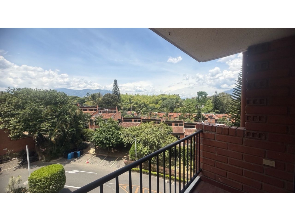 VENTA APARTAMENTO UBICACIÓN ESTRATÉGICA LOS BERNAL POTENCIAL REMODELAR