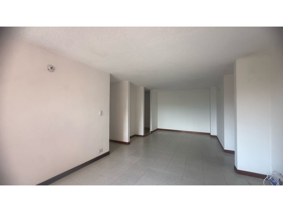 VENTA APARTAMENTO UBICACIÓN ESTRATÉGICA LOS BERNAL POTENCIAL REMODELAR — foto 3