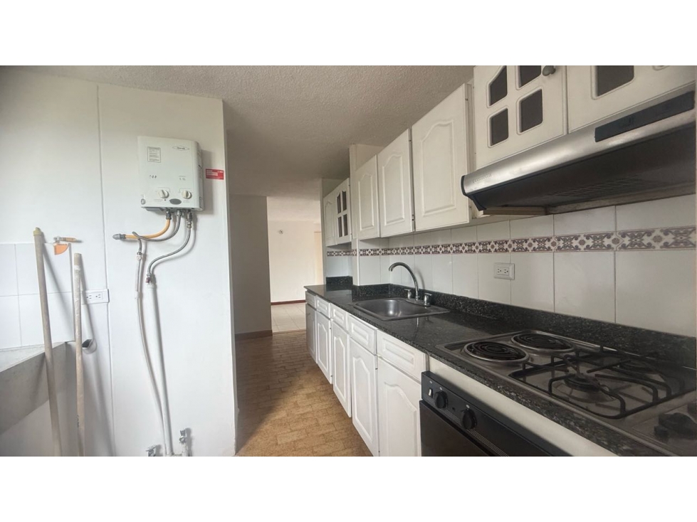 VENTA APARTAMENTO UBICACIÓN ESTRATÉGICA LOS BERNAL POTENCIAL REMODELAR — foto 5
