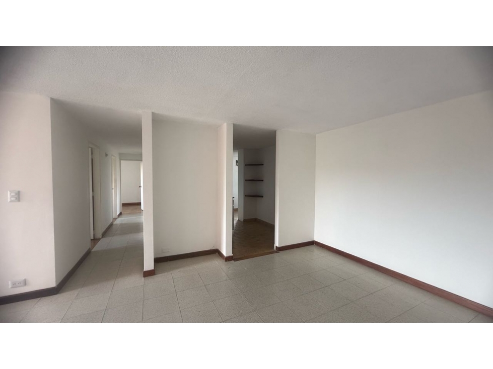 VENTA APARTAMENTO UBICACIÓN ESTRATÉGICA LOS BERNAL POTENCIAL REMODELAR — foto 6