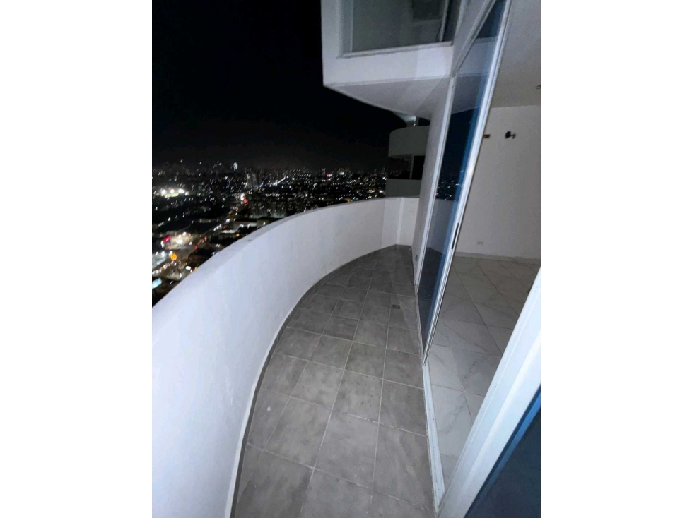 VENTA APARTAMENTO VIA ESPAÑA PISO ALTO CON BALCON PH MILLENIALS — foto 4