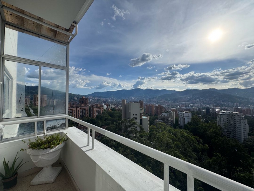Venta apartamento, vista panorámica. Altos del Poblado. San Lucas.