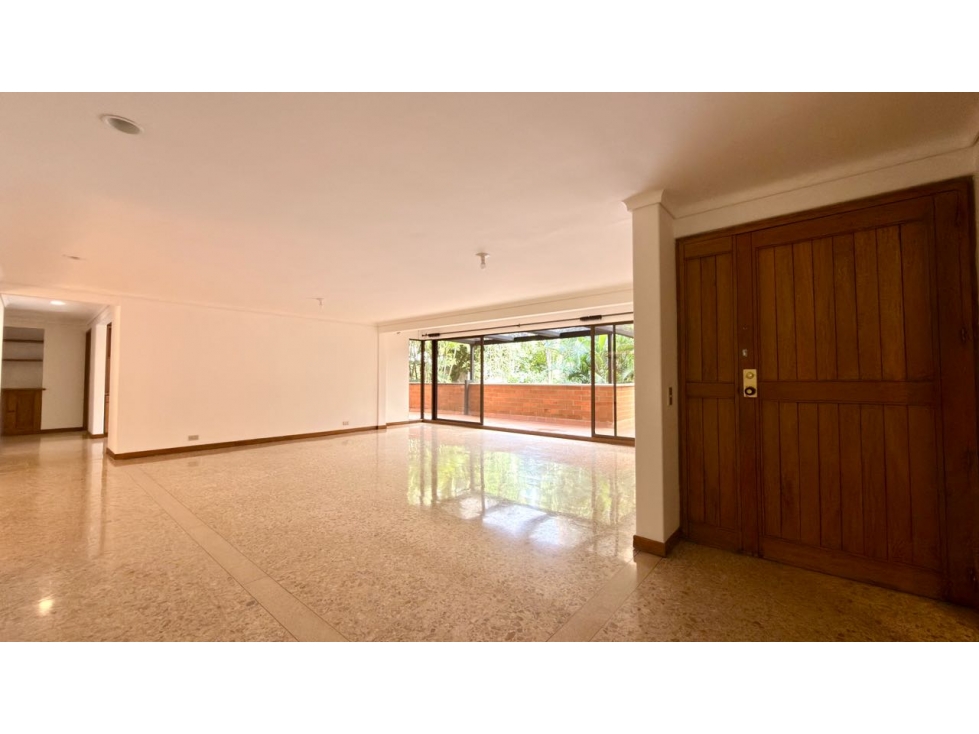 VENTA APTO EN CASTROPOL LISTO PARA REFORMAR CON TU ESTILO. — foto 2