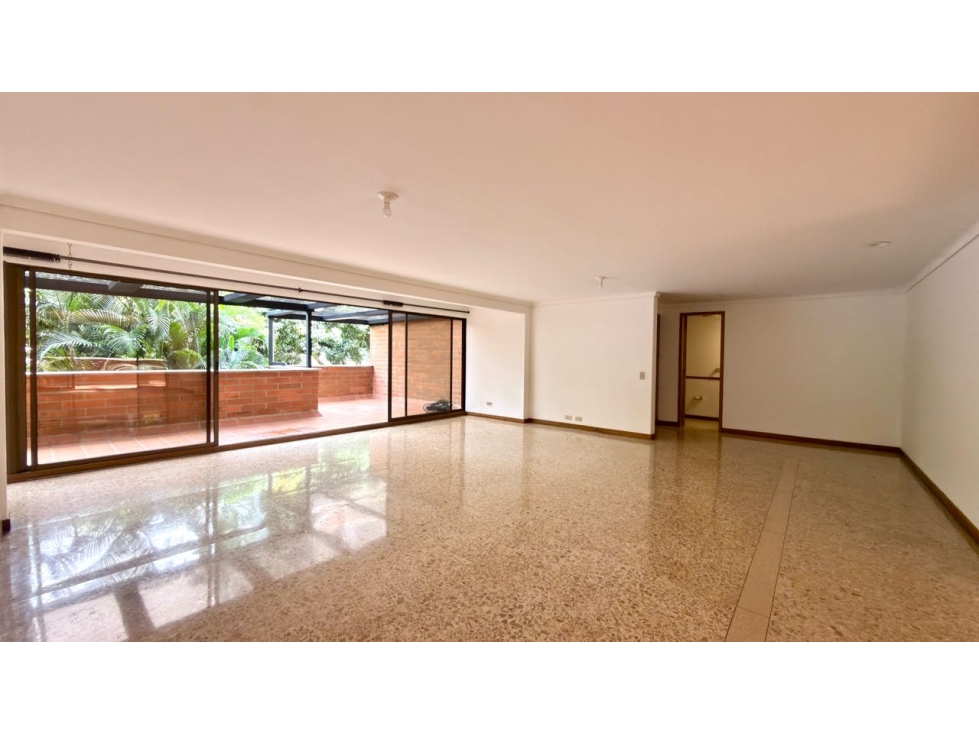 VENTA APTO EN CASTROPOL LISTO PARA REFORMAR CON TU ESTILO. — foto 3