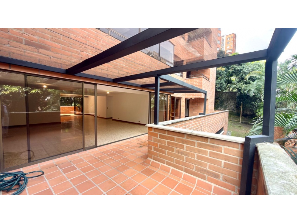VENTA APTO EN CASTROPOL LISTO PARA REFORMAR CON TU ESTILO.
