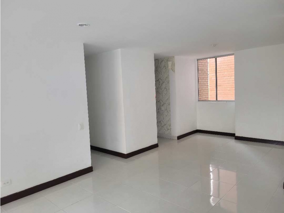 Venta apto piso alto en Envigado Loma Esmeraldal — foto 2