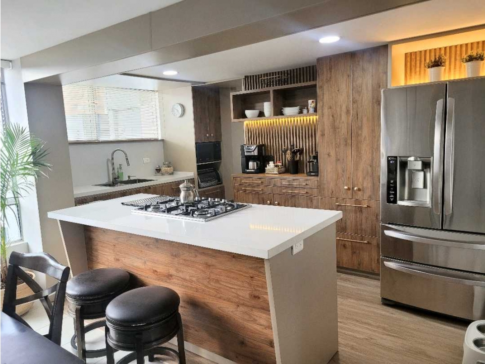 Venta Apto remodelado en el Poblado Balsos cerca de todo