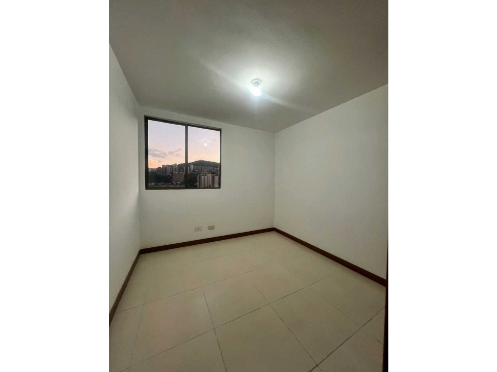 VENTA APTO SECTOR LOMA DE LOS BERNAL PARTE BAJA — foto 3
