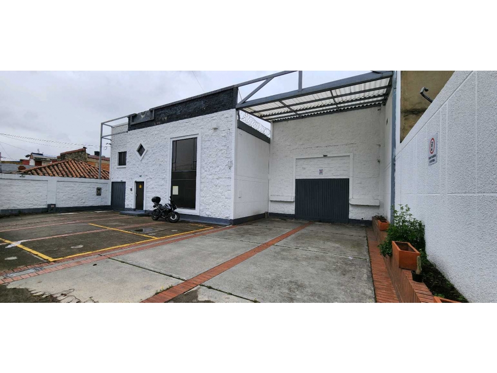VENTA BODEGA 1900m2 + MEZZANINE SAN CRISTOBAL NORTE