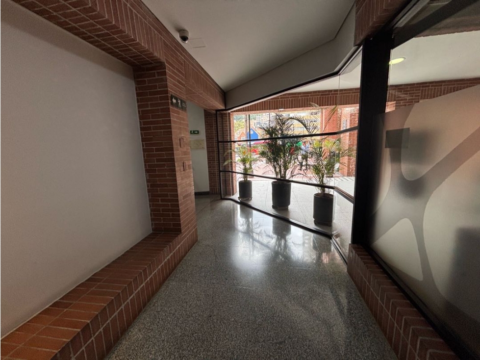 VENTA o ARRIENDO OFICINA 215m2 + GARAJES + DEPOSITO CHAPINERO